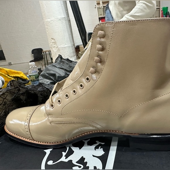 Boot - Picture 2 of 4